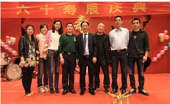 来自企业员工的庆典
